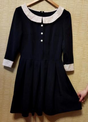 Елегантне  плаття з гипюровим воротом