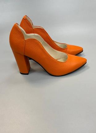 Жіночі туфлі лодочки з натуральної шкіри ярка помаранчевого кольору на каблуку стовпчик 9 см7 фото