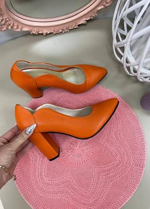 Жіночі туфлі лодочки з натуральної шкіри ярка помаранчевого кольору на каблуку стовпчик 9 см2 фото