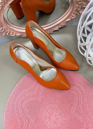 Жіночі туфлі лодочки з натуральної шкіри ярка помаранчевого кольору на каблуку стовпчик 9 см5 фото
