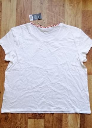 Свободная белая женская футболка5 фото