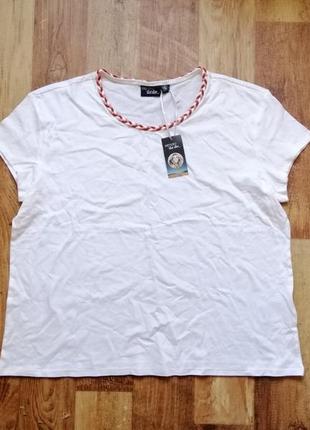 Свободная белая женская футболка3 фото