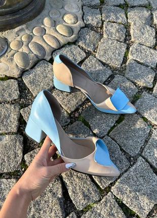 Женские туфли лодочки из натуральной кожи с острым носиком комбинированные из двух цветов голубого бежевого на каблуке 6 см5 фото