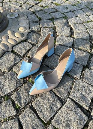 Женские туфли лодочки из натуральной кожи с острым носиком комбинированные из двух цветов голубого бежевого на каблуке 6 см4 фото