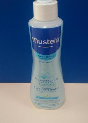 Mustela жидкость для очищения кожи.