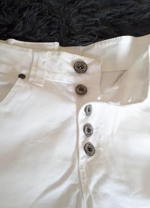 Шорты белые