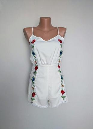 Крутий ромпер з вишивкою на бретелях missguided s 6(34)