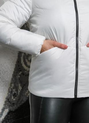 Демисезонная женская куртка 105 / р.48-52 / белый3 фото