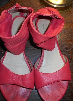 Босоніжки р. 38 шкіра