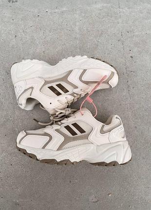 Кросівки жіночі