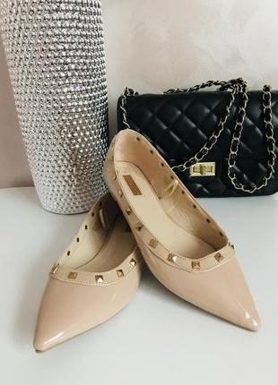 🛍лакові бежеві балетки з гострим носочком primark