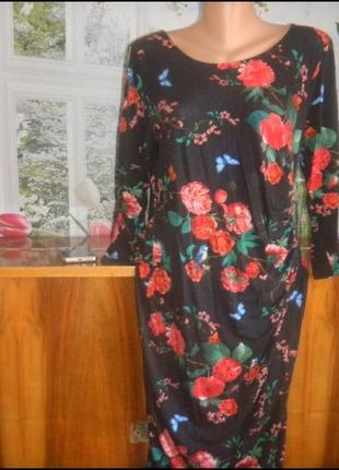 Платье красивое,актуальный цветочный принт,