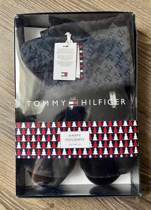 Подарочный набор для сна или отдыха tommy hilfiger: пижама, шорты и пушистые тапочки6 фото