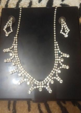Колье ожерелье и серьги  в камнях