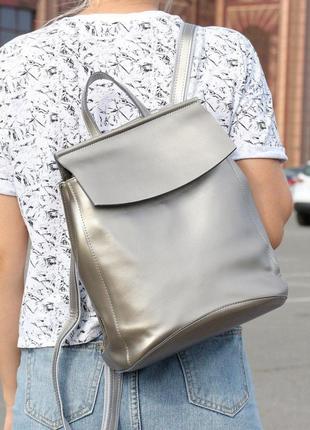 Жіночий міський шкіряний рюкзак-сумка (трансформер) сріблястого кольору10 фото