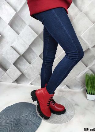 Красные женские ботинки из натуральной кожи3 фото