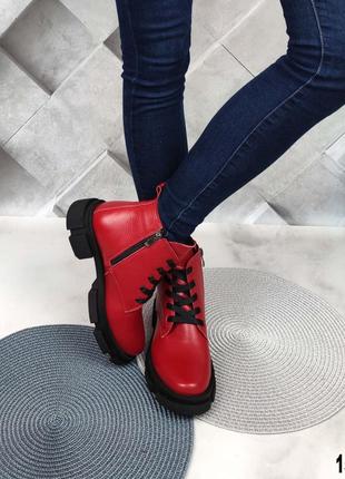 Красные женские ботинки из натуральной кожи4 фото