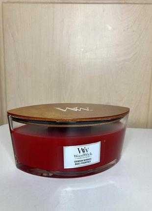 Ароматична свічка з нотами теплих ягід woodwick ellipse crimson adios