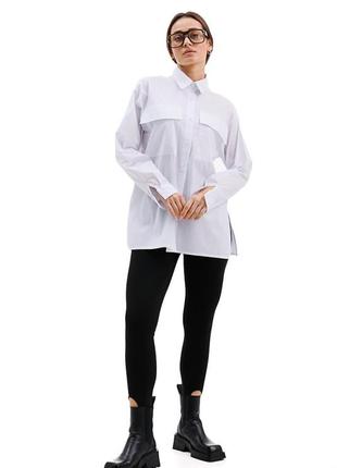 Жіноча сорочка oversize біла з накладними кишенями на грудях1 фото