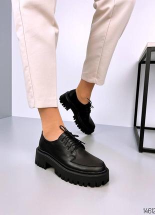Черные натуральные кожаные туфли оксфорды на шнурках шнуровке толстой грубой подошве платформе кожа1 фото
