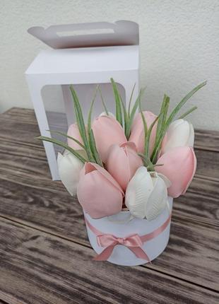 Букет мильних тюльпанів "коханій" у коробці (в акваріумі)2 фото