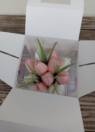 Букет мильних тюльпанів "коханій" у коробці (в акваріумі)3 фото