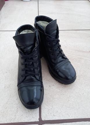 Черевики шкіряні чорні короткі на платформі на шнурівках