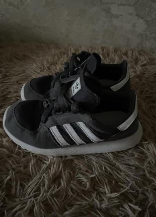 Кроссовки adidas