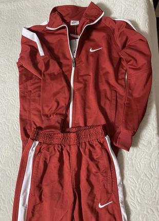 Nike костюм оригинал красный европейский s ua m(44)