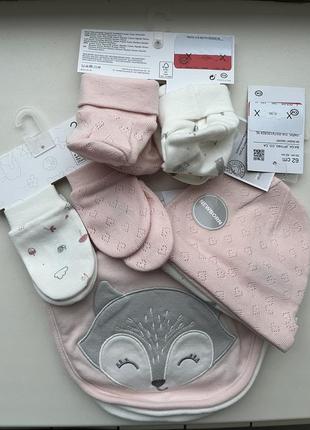 Набор для новорожденного слюнявчика царапки шапочка носочки