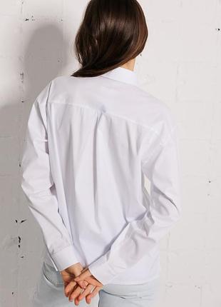 Жіноча сорочка oversize біла з кишенею на грудях5 фото