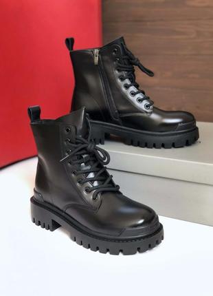 Чоботи в стилі balenciaga black tractor side-zip boots