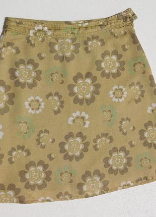 Оливковая с цветами юбка из льна. мини женская