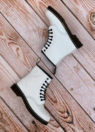 Чоботи в стилі dr. martens 1460 white хутро3 фото