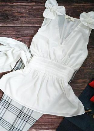 Шикарная белоснежная блуза ualosangeles белая с цветами на плечах2 фото