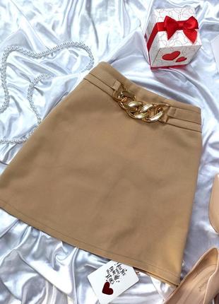 Женская теплая кашемировая мини юбка с цепочкой светло бежевая8 фото