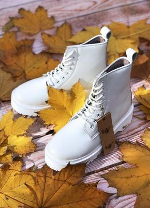 Сапоги в стиле dr. martens jadon mono white мех