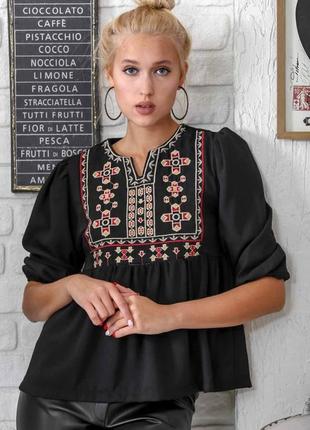 Жіноча вишиванка з короткими рукавами