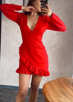 Червона сукня з рюшами довгий рукав1 фото