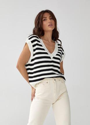 Жилет у смужку, чорний колір