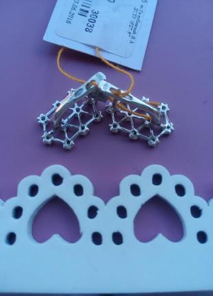 Оригинальные серебряные сережки с фианитом