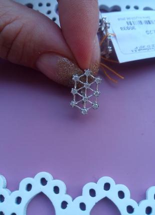 Оригинальные серебряные сережки с фианитом