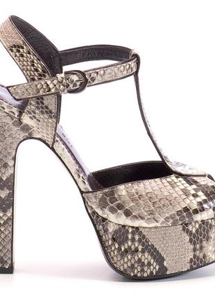 Питоновые босоножки на высоком каблуке