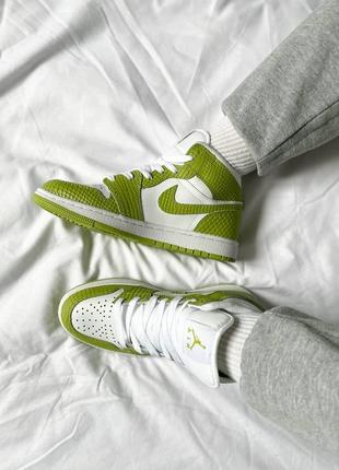 Женские высокие кожаные кроссовки nike air jordan 1 mid "green python#найк