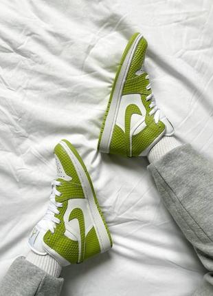 Мужские высокие кожаные кроссовки nike air jordan 1 mid "green python"#найк10 фото