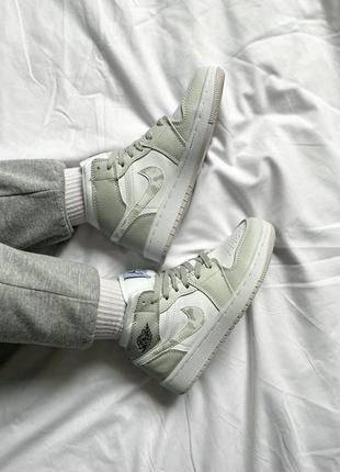 Женские высокие кожаные кроссовки nike air jordan 1 mid se "grey camo"#найк
