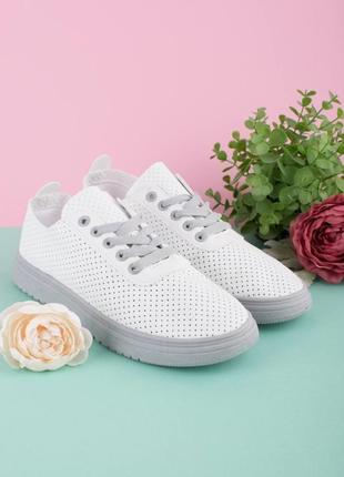 Стильные белые серые кроссовки кеды мокасины мягкие с перфорацией низкий ход летние дышащие