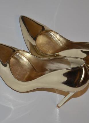 Нові шикарні золоті туфлі casadei
