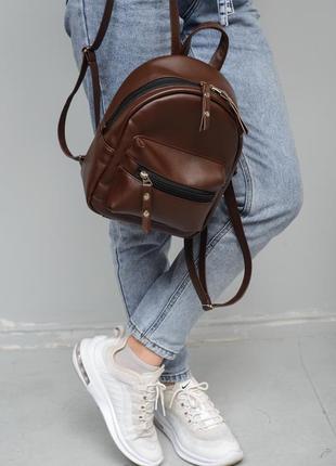 Рюкзак коричневий жіночий шкіряний маленький компактний міський8 фото