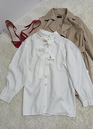 Красива ніжна блуза з широким рукавом